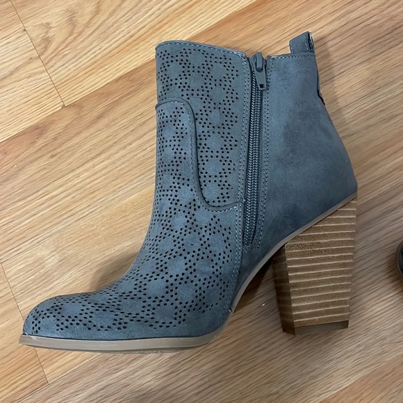 Carlos By Carlos Santana Booties - Picture 2 of 12